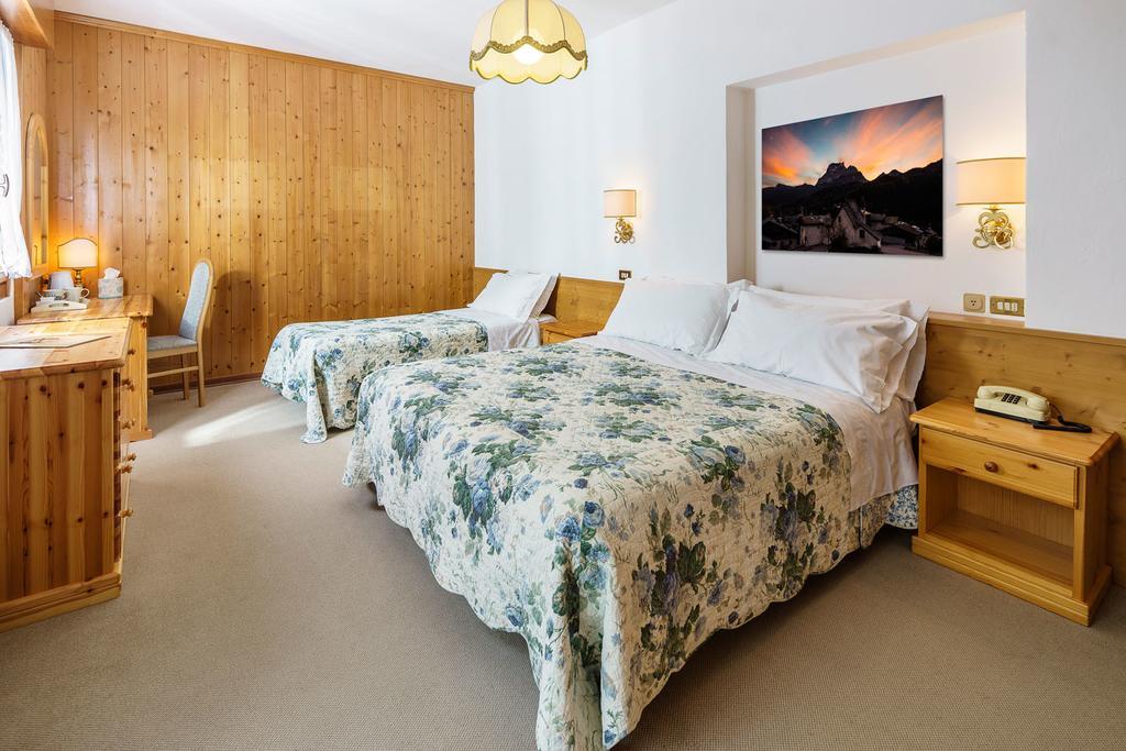 Hotel Roma San Vito di Cadore Habitación foto