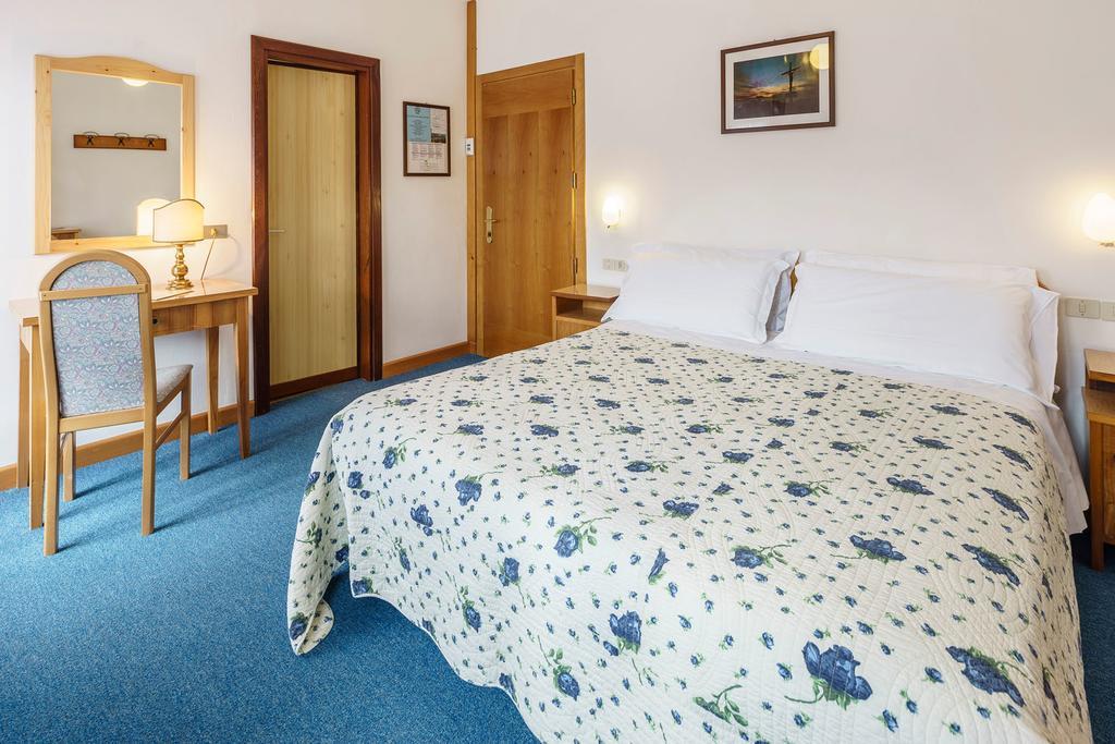 Hotel Roma San Vito di Cadore Habitación foto