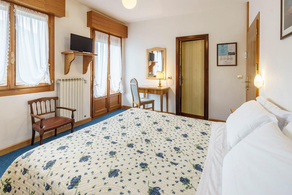 Hotel Roma San Vito di Cadore Habitación foto